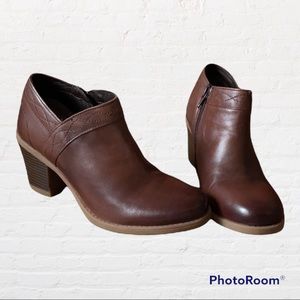 Earth brown leather booties size 8